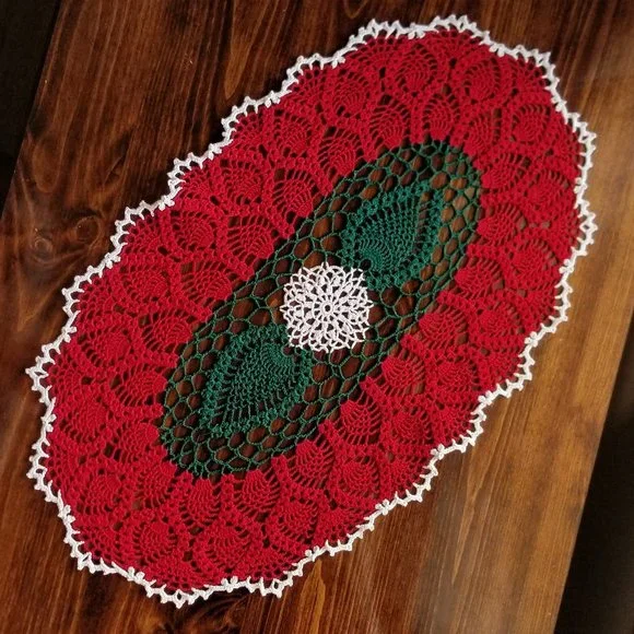 Vintage Style New Hand Crafted Pineapple Doily, Christmas colors 25 1/2" x 15" - Picture 3 of 6